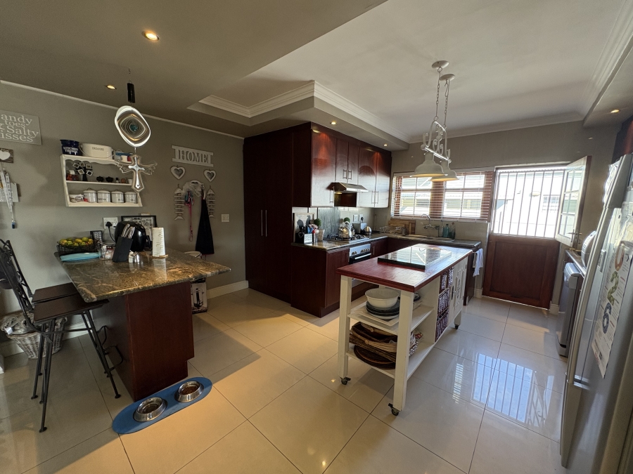 4 Bedroom Property for Sale in Yzerfontein Western Cape